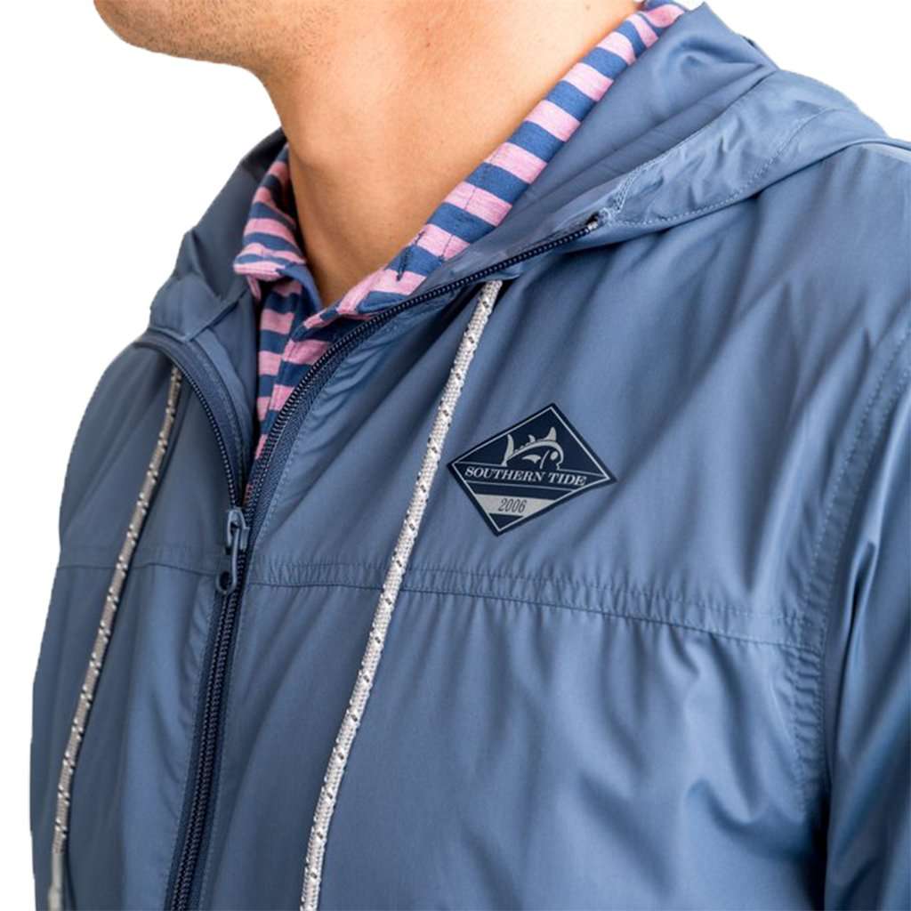 Southern Tide Skull Creek Packable Full Zip Jacket in Light Indigo Country Club Prep